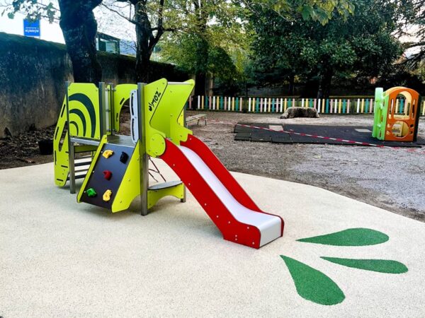 Une structure de jeux pour les enfants de la maternelle de Labruguière dans le Tarn