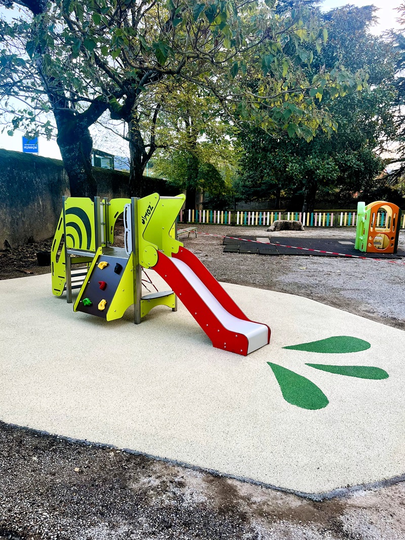 Une structure de jeux pour les enfants de la maternelle de Labruguière dans le Tarn